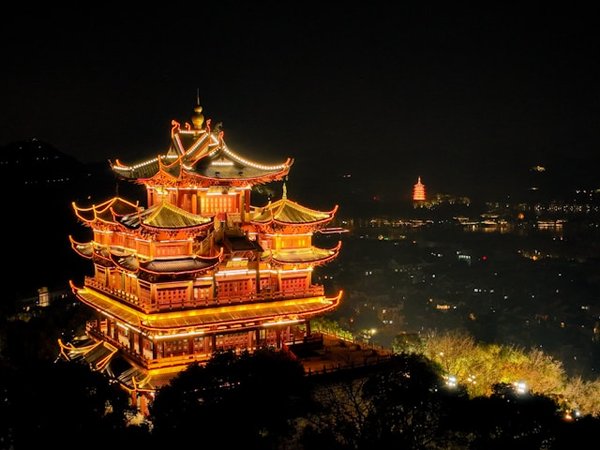 Comment organiser une visite des temples anciens en Birmanie pendant le festival des lumières?